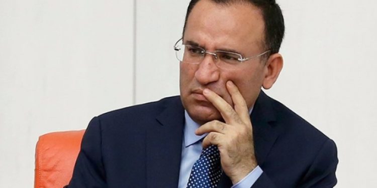 Bozdağ’dan lütuf gibi açıklama: Rahat olun, kimseyi giydiği kıyafetten dolayı tutuklamıyoruz