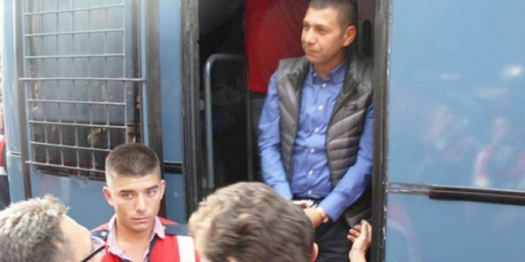 ‘Yargılama tam kurt ile kuzu hikayesi’