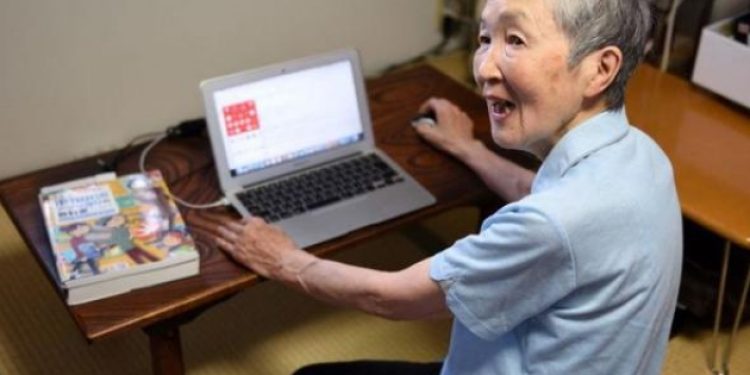 82 yaşında kod öğrendi, uygulama yazdı