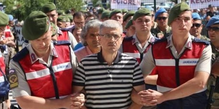 Bir general daha: Akar’ın zorla tutulduğunu görmedim