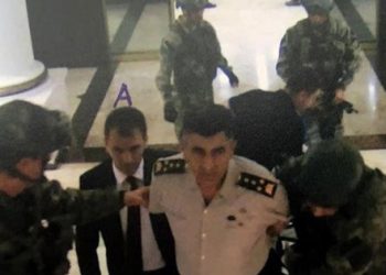 Önce darbeciler sonra savcı tutukladı