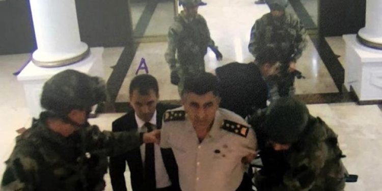 Önce darbeciler sonra savcı tutukladı