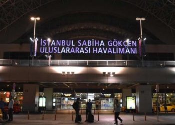 Havalimanında uçaklar 12 dakika iniş ve kalkış yapamadı