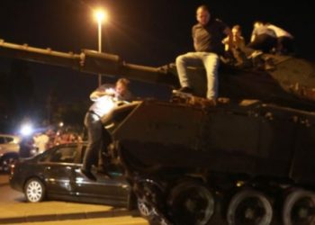 Erdoğan askere sokağa çıkma izni veren kanunu darbeden 2 gün önce neden imzaladı?