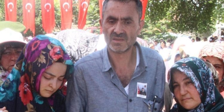 En acı şehit cenazesi toprağa verildi