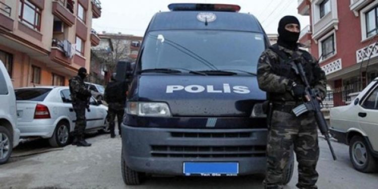 HDP’li 2 ilçe eş başkanı gözaltına alındı