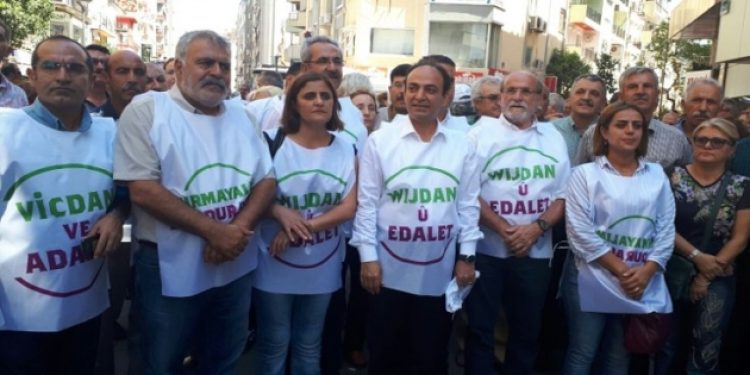 Vicdan ve Adalet Nöbeti İzmir’de