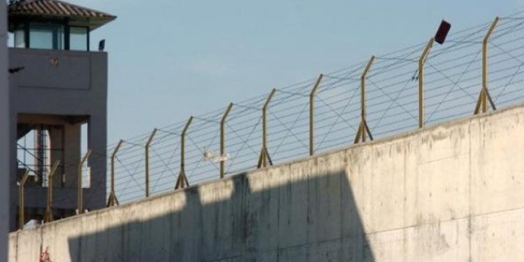 PKK’lılar duvarı delerek cezaevinden kaçmaya çalıştı