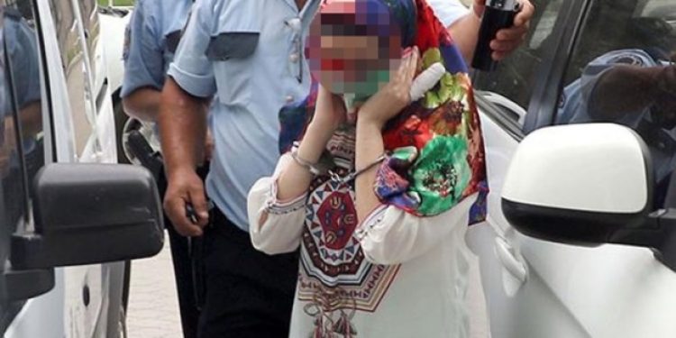 Atanamayan başörtülü öğretmen başörtüsü çalarken yakalandı