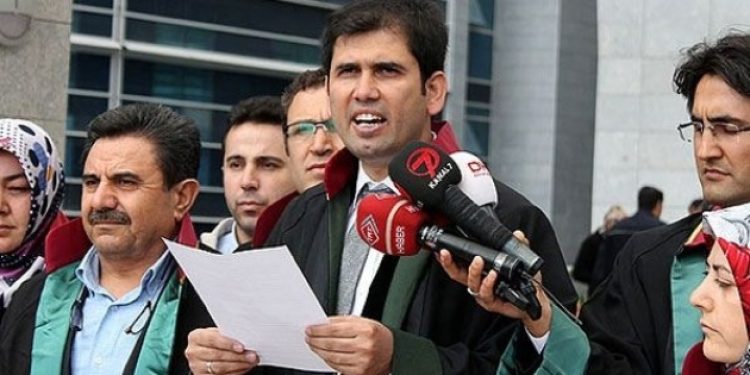 Hukukçular Derneği de isyan etti: Tek tip kıyafet masumiyet karinesi ile bağdaşmıyor