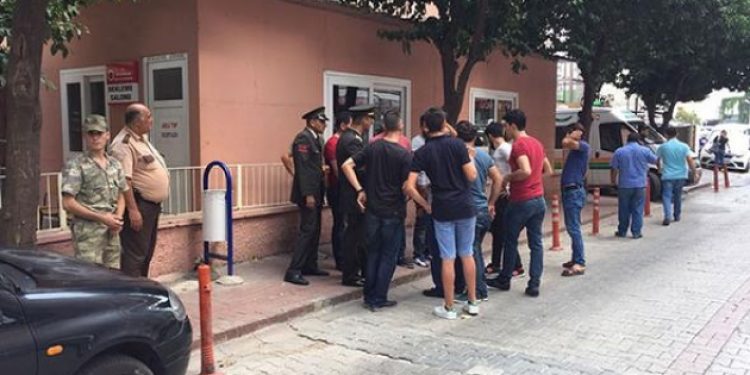 Birliğine giden askeri öldürdüler