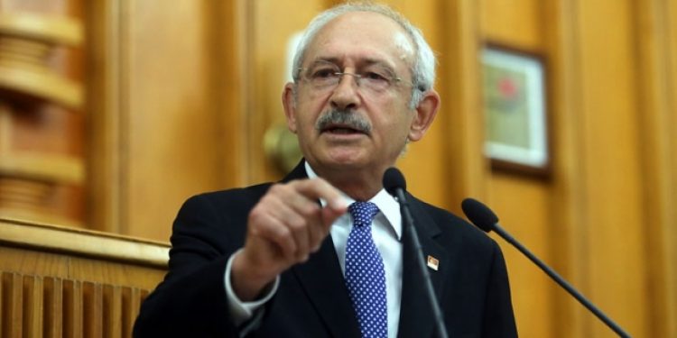 CHP, ‘kumpas’ söylemine karşı milyonları sokağa çıkarıyor!