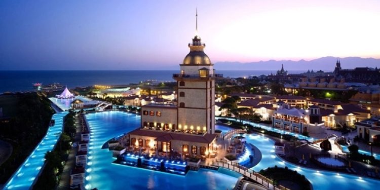 Türkiye’nin en lüks oteli rezervasyonları durdurdu