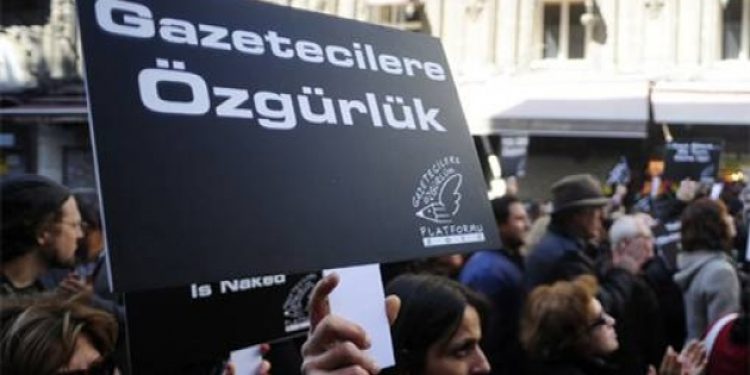 Rejim 9 gazeteciyi daha tutukladı