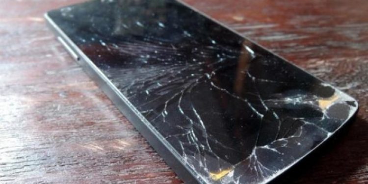 Kırık ekran kendi kendini tamir edecek!