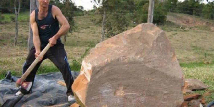 Bu taşla annesine öyle bir hediye yaptı ki…