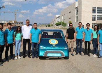 Üniversite öğrencilerinden elektrikli otomobil