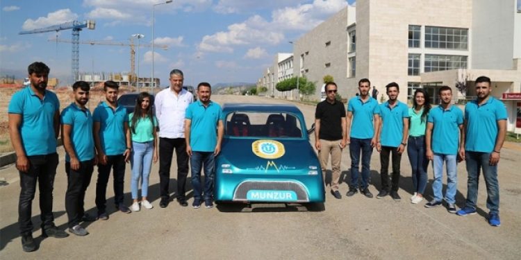 Üniversite öğrencilerinden elektrikli otomobil