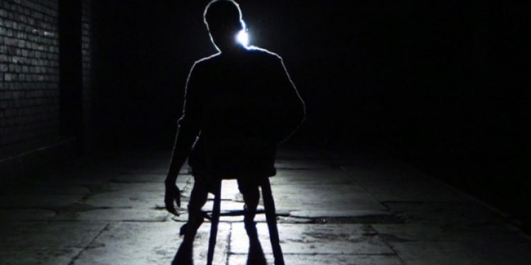 ​KOCASINA KARISINI İHBAR ETMESİ İÇİN İŞKENCE YAPTILAR