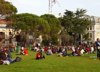 Genç beyinler yurtdışına kaçıyor Türkiye’de kalmak istemiyor!