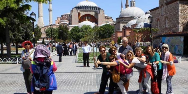 İstanbul’a ilk 6 ayda 4 milyon 385 bin turist geldi