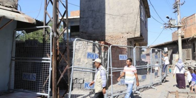 Erdoğan Rejimi Sur’u abluka altına aldı