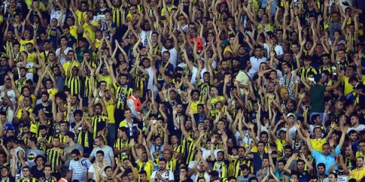 Fenerbahçe taraftarı, yönetimi istifaya davet etti