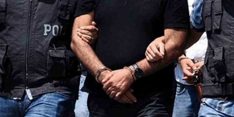 ​Cezaevindeki abisini ziyarete gidince tutuklandı