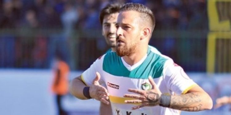 Futbolcularını dövdüler taraftarlarını sürdüler