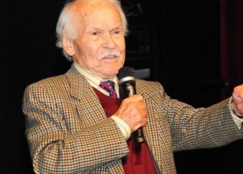 Yazar Muzaffer İzgü hayatını kaybetti