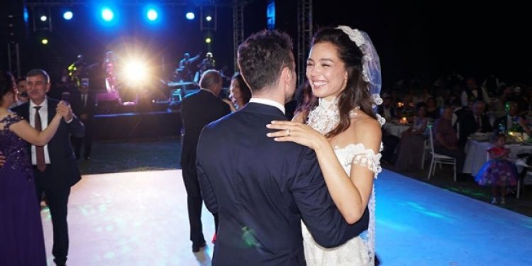 Azra Akın, Keşan’da dünyaevine girdi