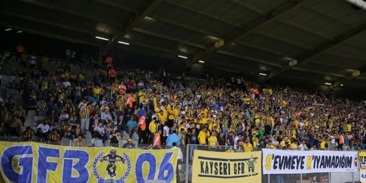 Fenerbahçe’de tribünde sürpriz isim!
