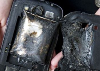 Cep telefonu bomba gibi patladı!
