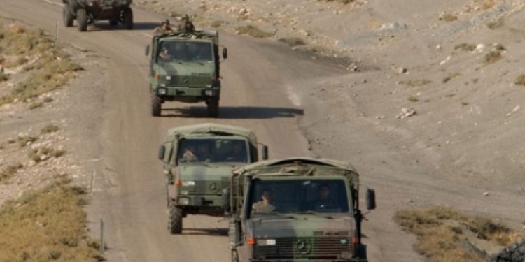 Askeri aracın geçişi sırasında patlama: 2 şehit