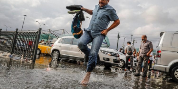 İstanbul yine yağmura teslim oldu