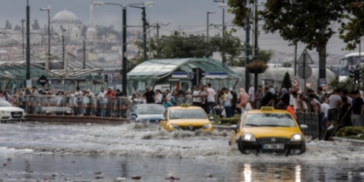 Bu fotoğraf tarihe geçer! Yer: Eminönü
