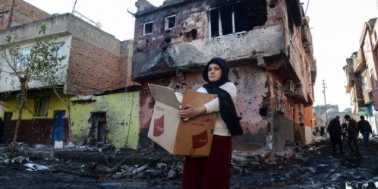 Sur halkının bayramı: Yıkım, elektrik ve su kesintisi