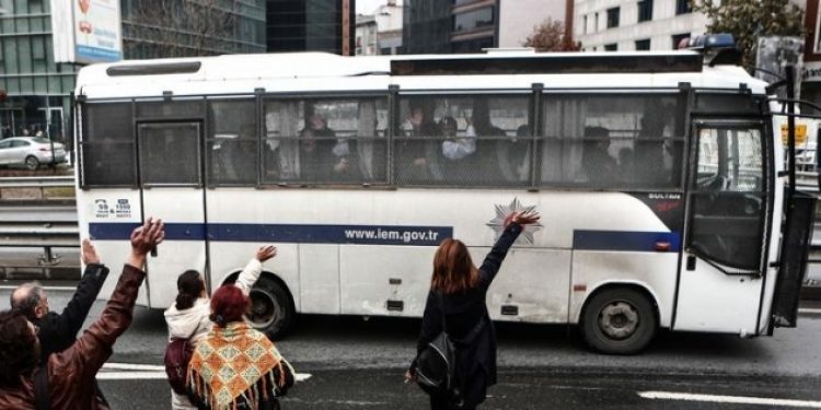 Cezaevlerinden çığlık mektupları