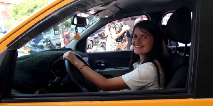 ​Üniversiteli “Şoför Fatma” müşterilerinin gözdesi oldu