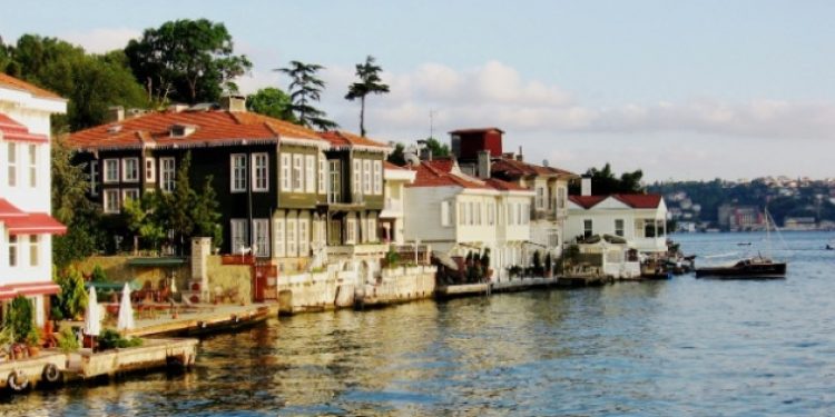 Boğazdaki yalıların 1 aylık kirası ile bir apartman dairesi alınabiliyor!