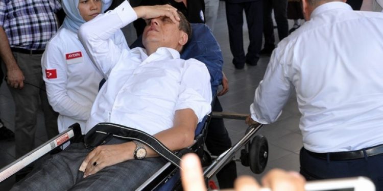 MHP ilçe yöneticileri, kültür işleri müdürünü hastanelik etti