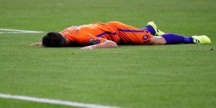 ​Van Persie’nin parası FIFA’dan