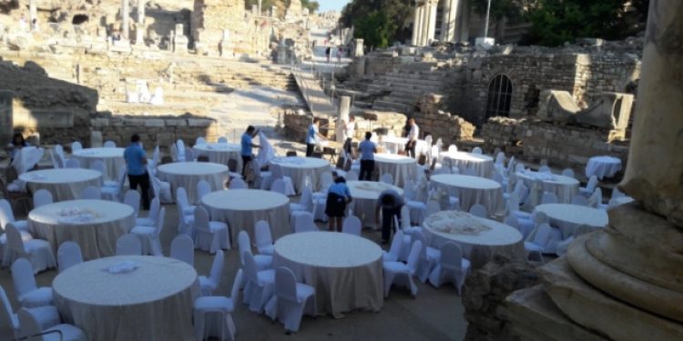 Efes Antik Kenti’ndeki kütüphane restorana çevrildi