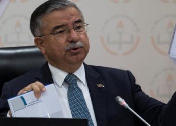 İstismardan 44 yılla yargılanıyor ama öğretmenliğe devam