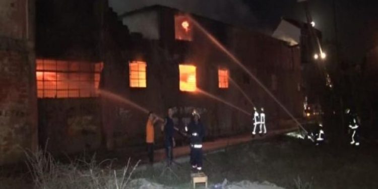 Arnavutköy’de yangın çıktı, patlamalar yaşanıyor