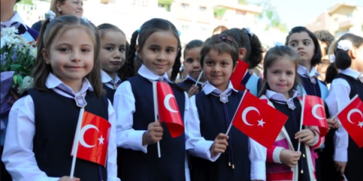 Parasız eğitim ama veliden havlu, peçete, sabun, A4 isteniyor!