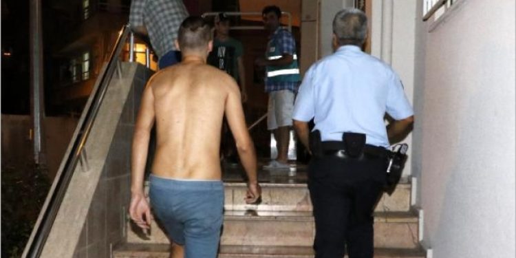 Hero tişörtüne 3 saat çıplak sorgu!