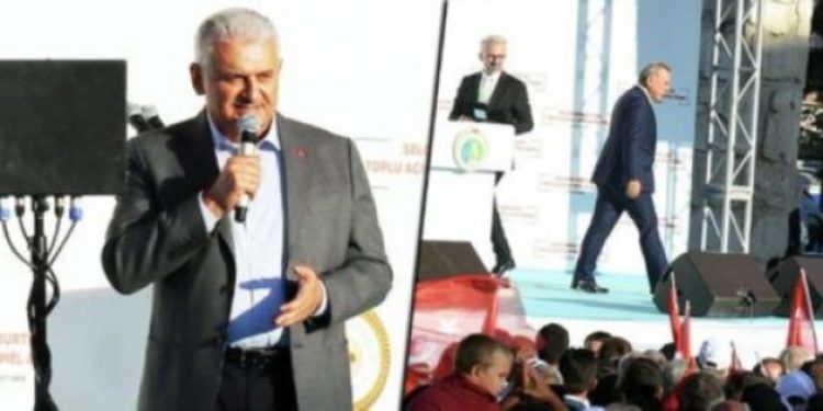 İzmir’deki törende kriz! Kocaoğlu, alanı terk etti