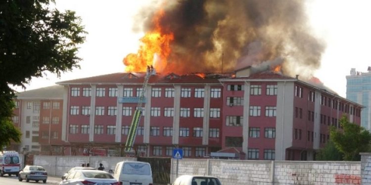 Kız yurdunda yangın