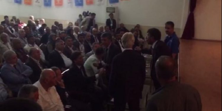AKP kongrelerinde gerginlik!